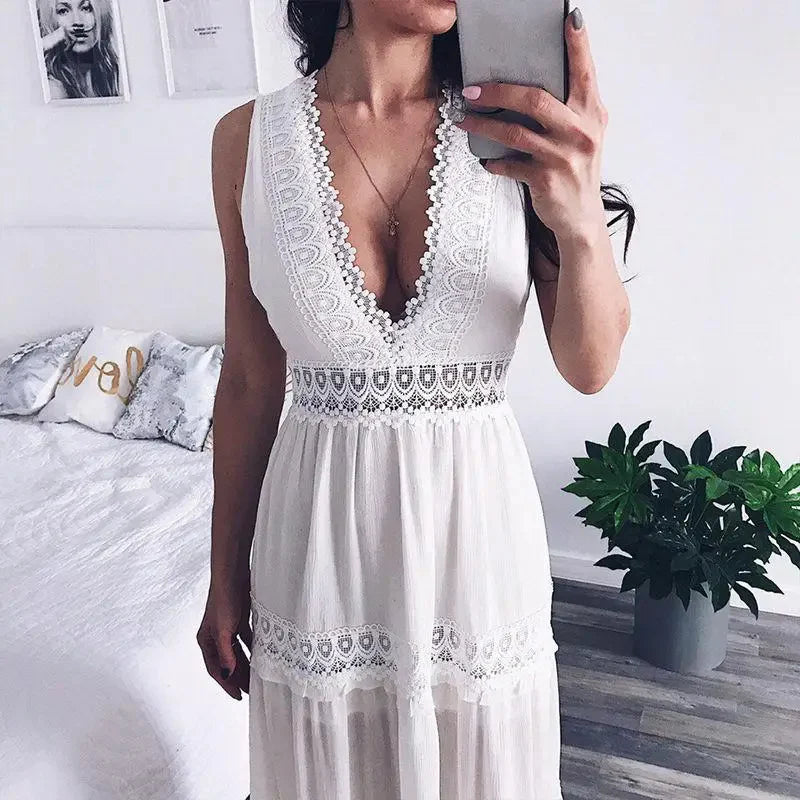 ROBE DÉBARDEUR EN DENTELLE AVEC DÉCOLLEMENT EN V