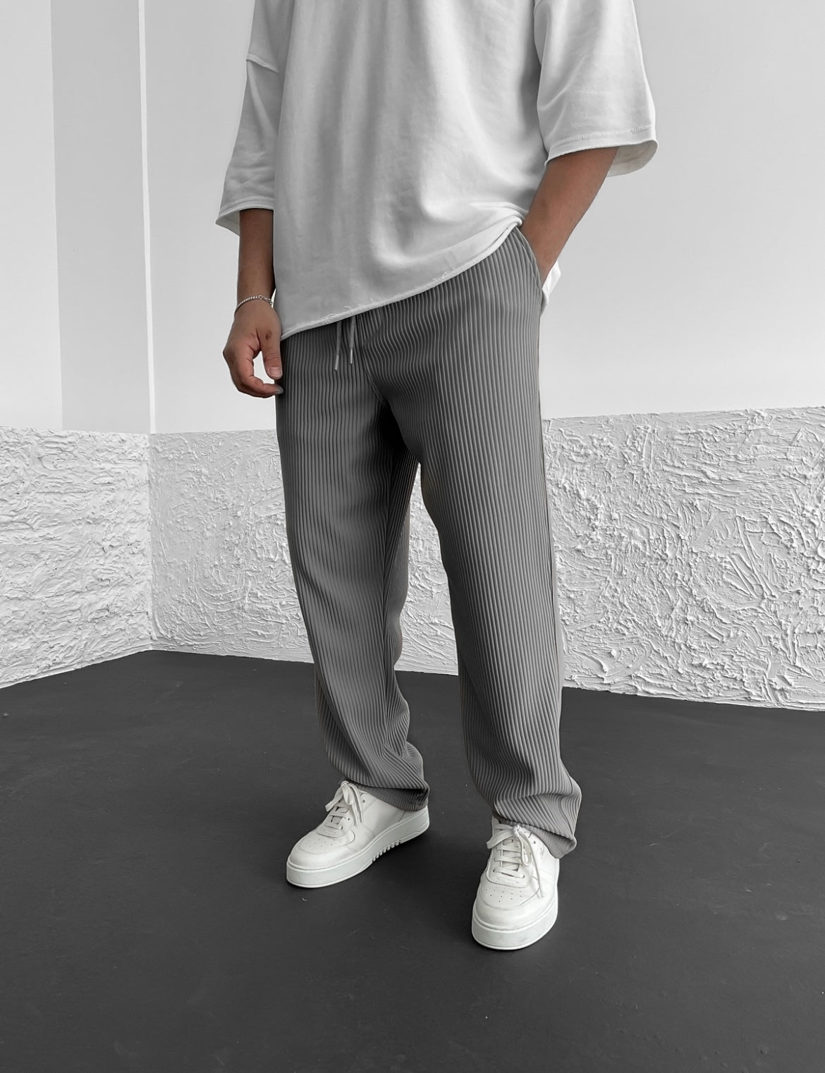 PANTALON À JAMBE TUBE CÔTELÉE