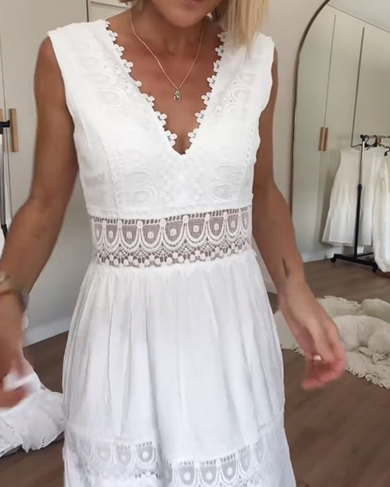 ROBE DÉBARDEUR EN DENTELLE AVEC DÉCOLLEMENT EN V