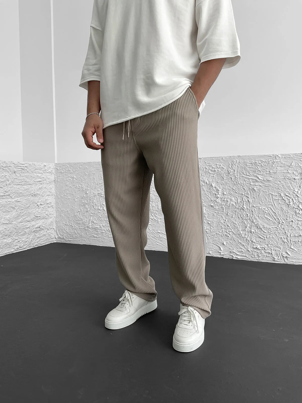 PANTALON À JAMBE TUBE CÔTELÉE