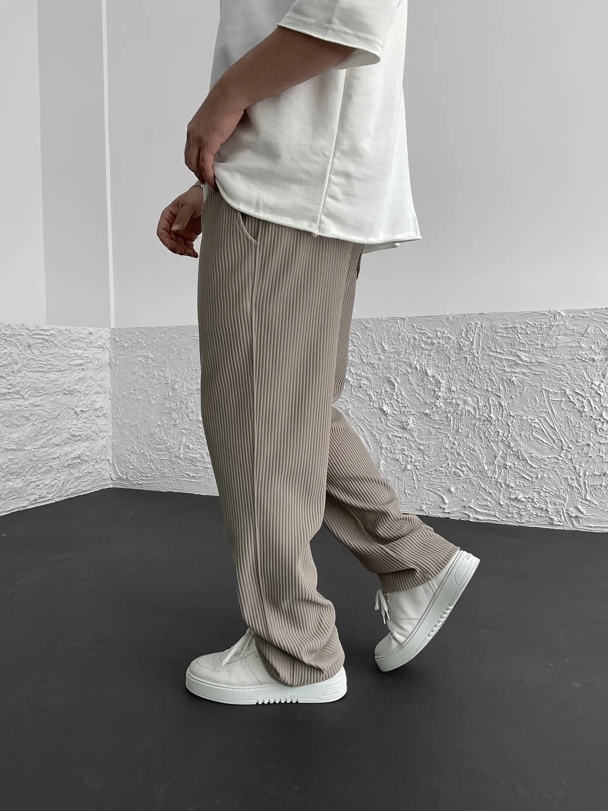 PANTALON À JAMBE TUBE CÔTELÉE