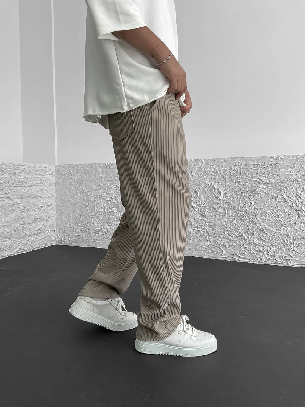 CORDUROY TAPERED LEG PANTS