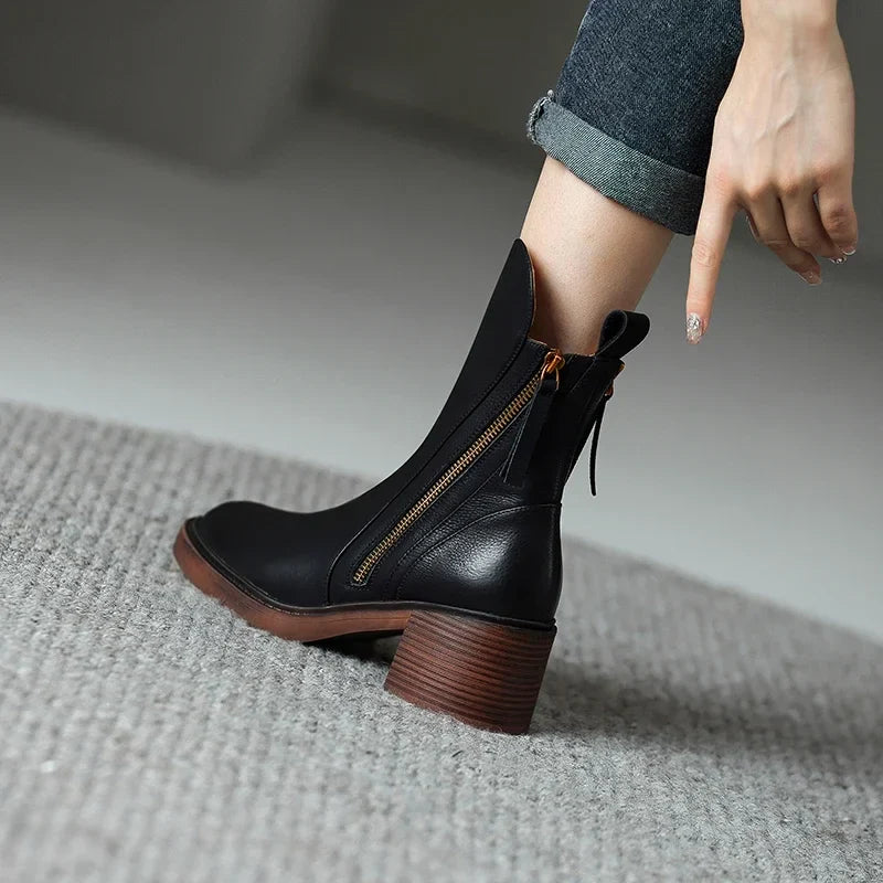 COMFORTABLE LEATHER ANKLE BOOTS