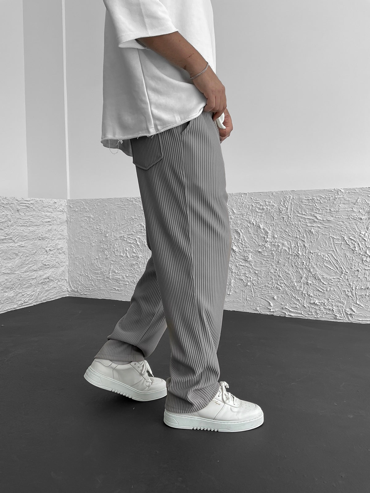 PANTALON À JAMBE TUBE CÔTELÉE