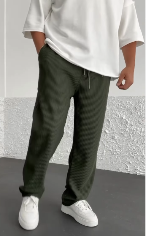 PANTALON À JAMBE TUBE CÔTELÉE