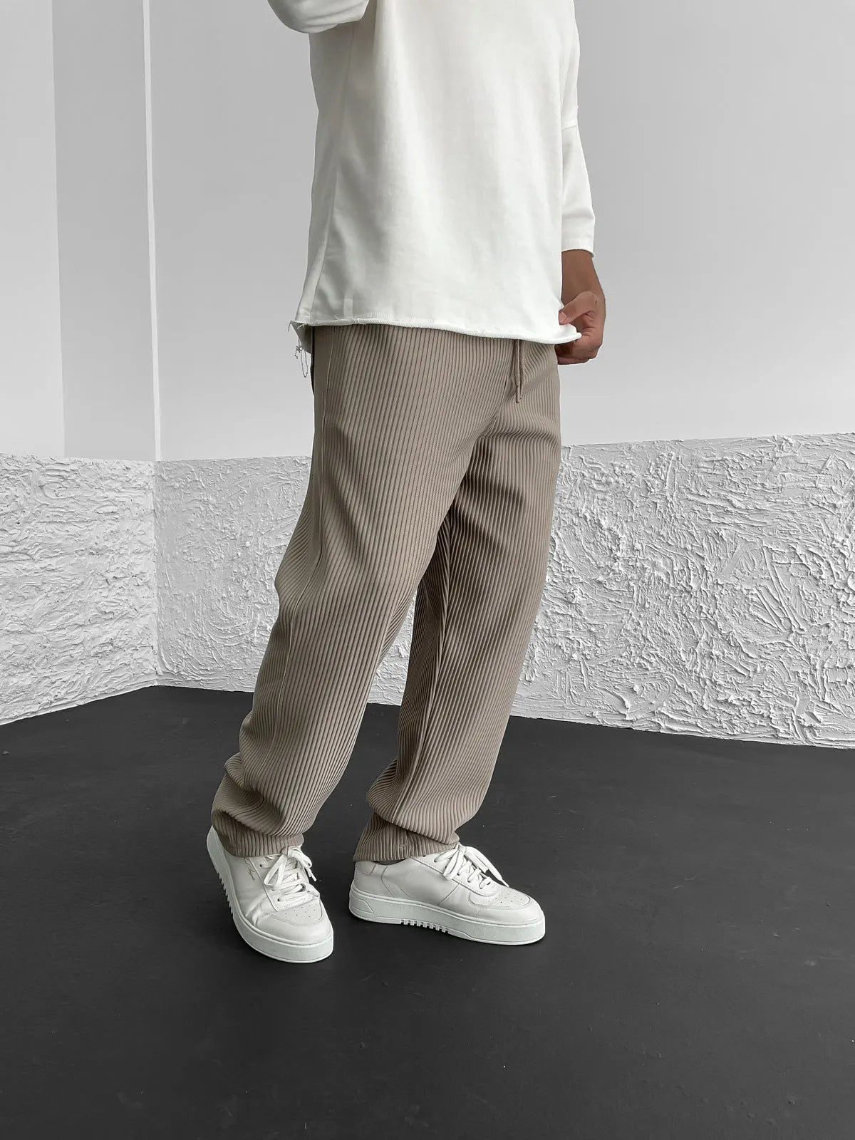 PANTALON À JAMBE TUBE CÔTELÉE